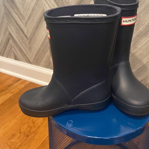 Kids hunter rain boots- perfect condition.i don’t even think they were worn once - Picture 2 of 4